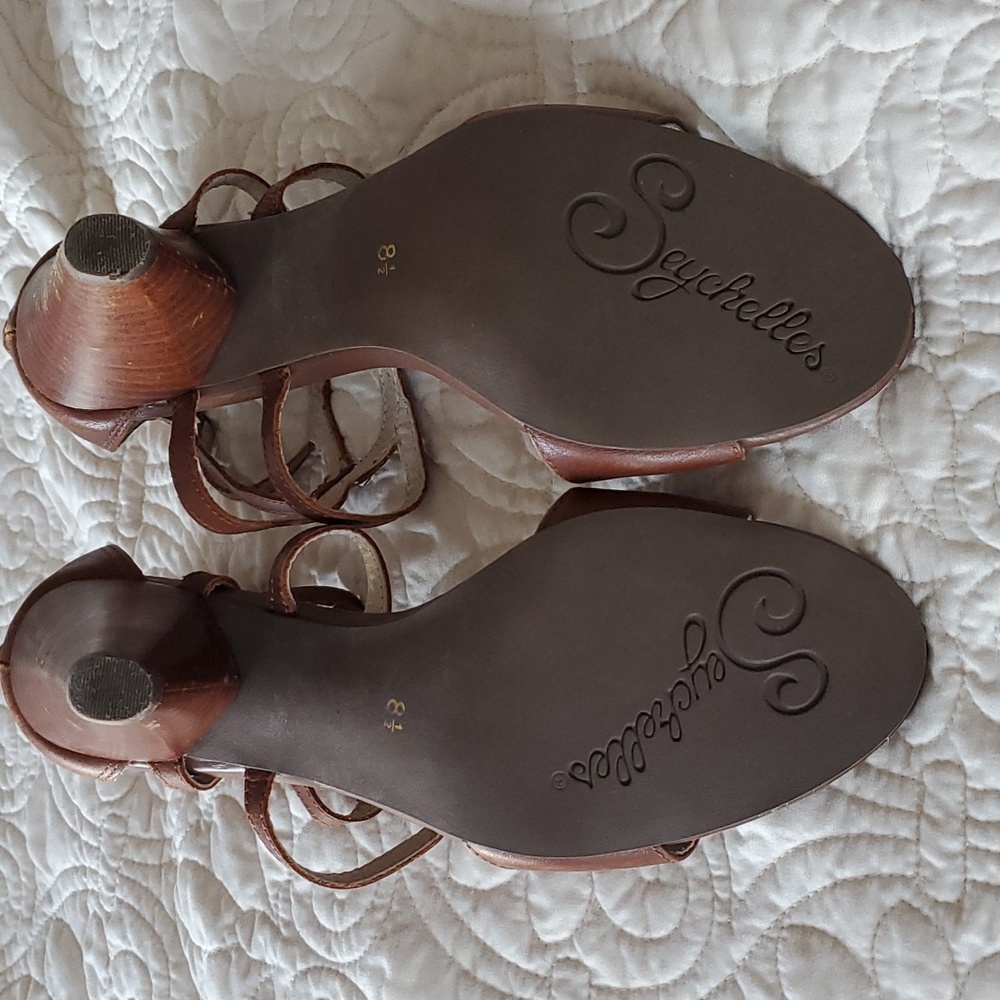 🏵5/$20 Seychelles Heels - Picture 8 of 10